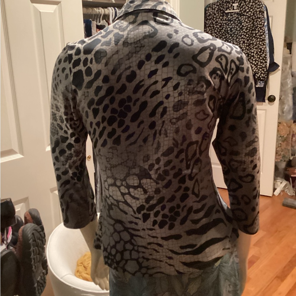 Laura Max Animal Print Ruffle Blouse - Picture 6 of 14